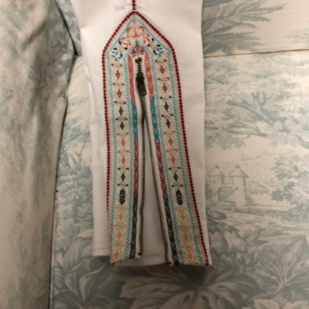 Embroidered jeans - Picture 2 of 10